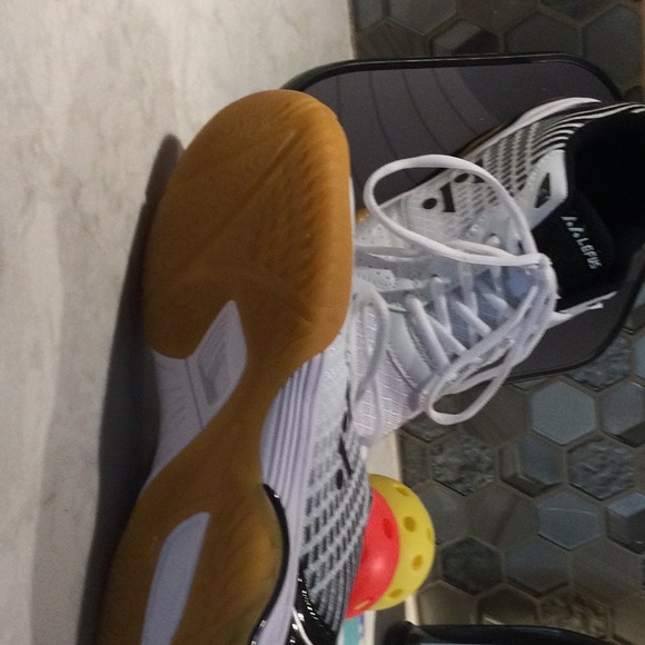 Pickleball/tennis shoes, ladies 7.5, fits men 8. Brand new - Picture 2 of 3